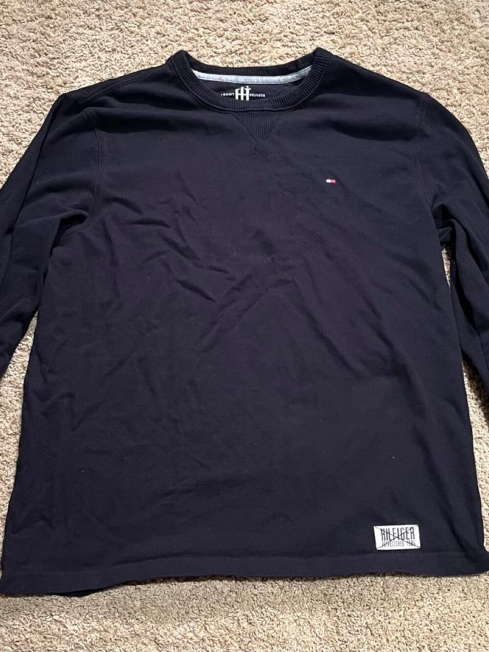 Tommy Hilfiger navy blue long sleeve shirt size M #preppy #classic